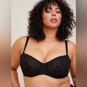 ⚡⚡🆕🫦 TORRID balconette, unlined w/ underwire. Flocked mesh starry pattern, 42D